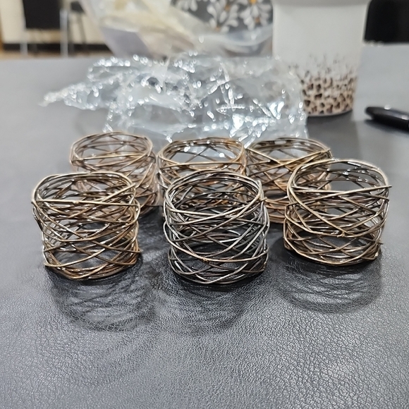 SET of SIX WIRE NAPKIN RINGS - Picture 1 of 2
